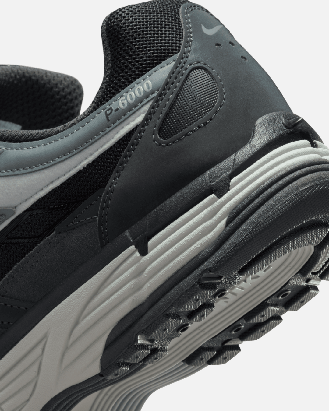 Nike P-6000 - Noir/Gris